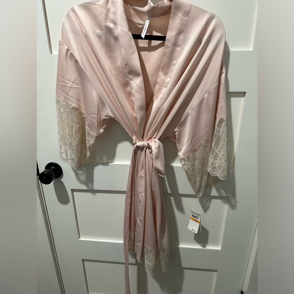 NWT Small Flora Nikrooz Blush Lace Satin Robe